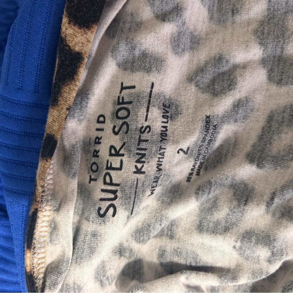 Like New Torrid super soft knits size 18/20 leopard print top - Picture 4 of 6
